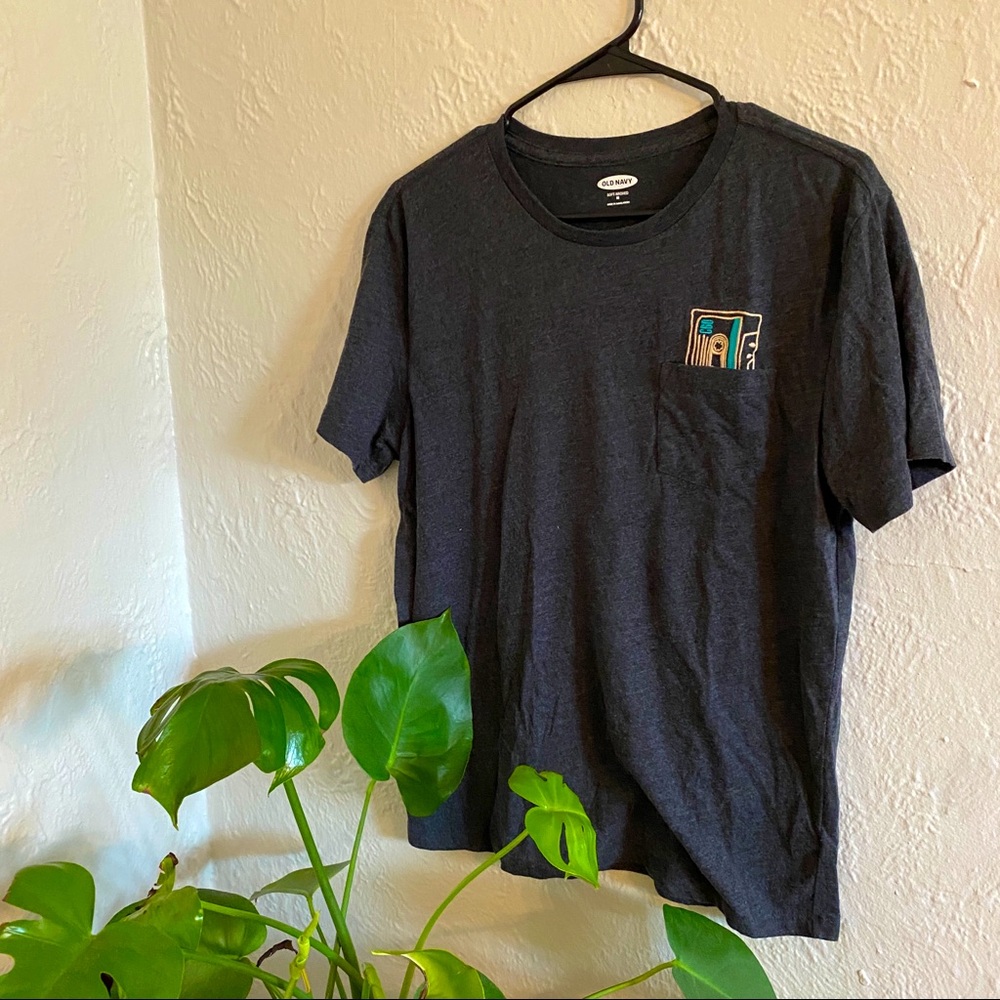 Men’s Old Navy Pocket Tee Medium